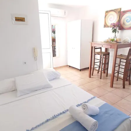 Chania Locals Rooftop Appartamento *